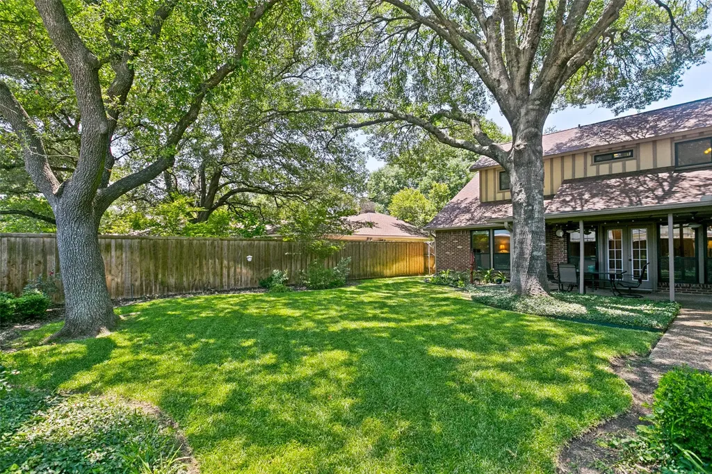 10 Lundys Lane Richardson TX 75080
