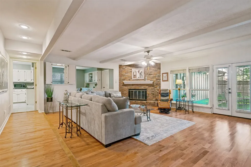 10 Lundys Lane Richardson TX 75080