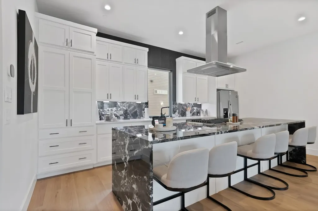 2139 Mail Avenue Dallas TX 75235