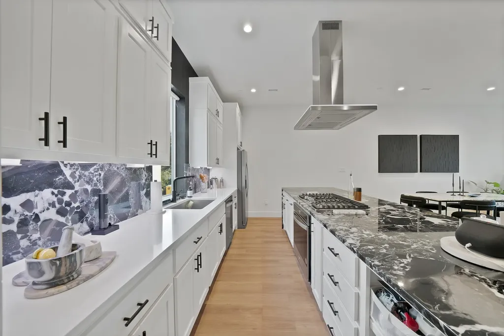 2139 Mail Avenue Dallas TX 75235