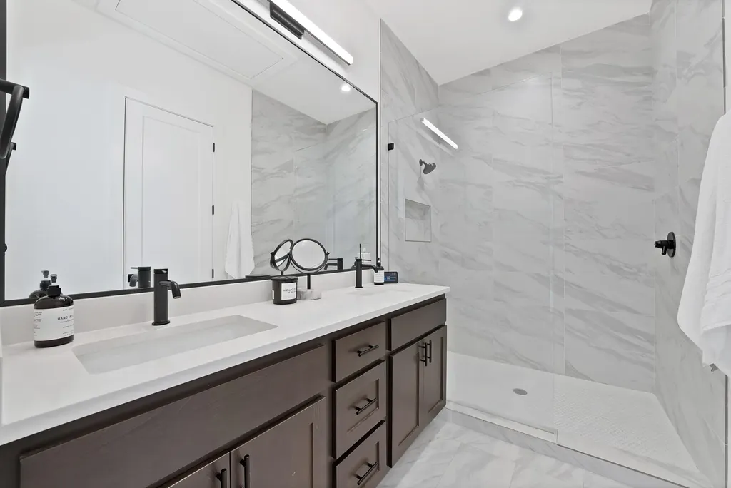 2139 Mail Avenue Dallas TX 75235