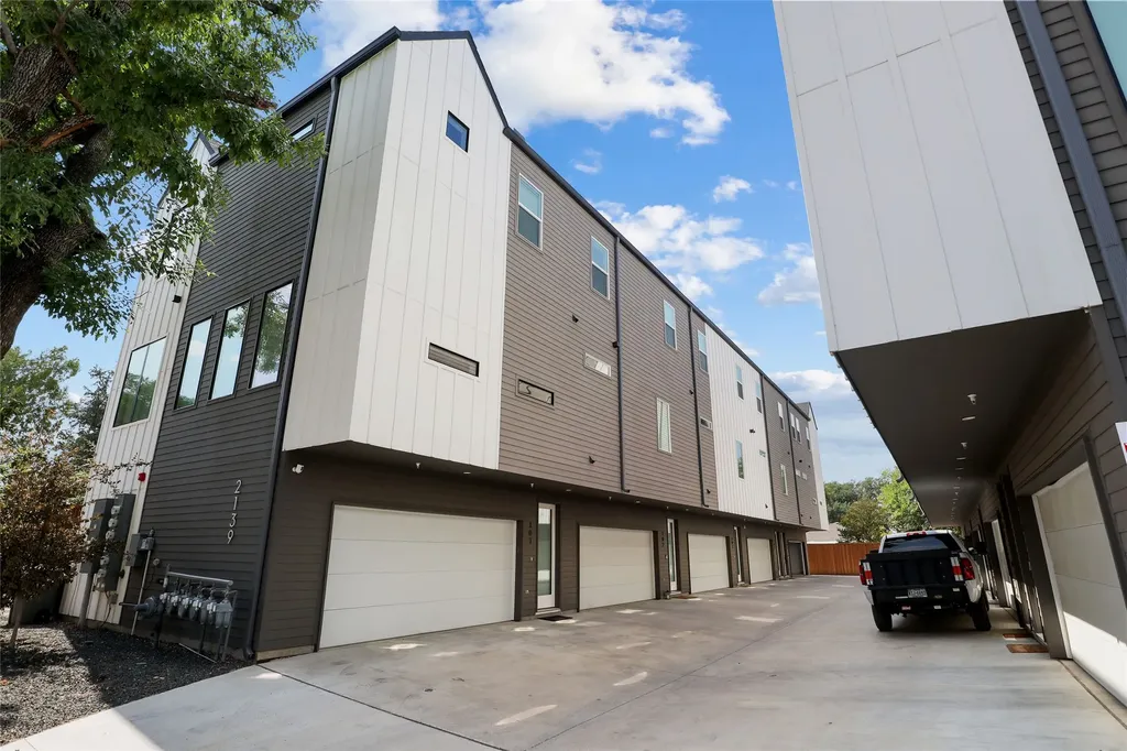 2139 Mail Avenue Dallas TX 75235