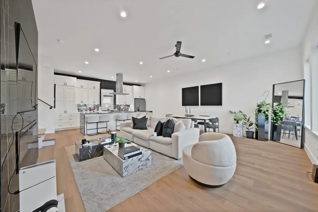 2139 Mail Avenue Dallas TX 75235