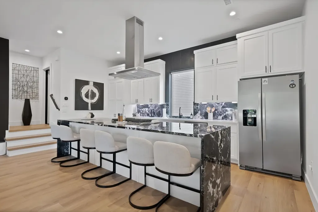 2139 Mail Avenue Dallas TX 75235