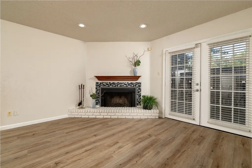 4920 Byers Avenue Fort Worth TX 76107
