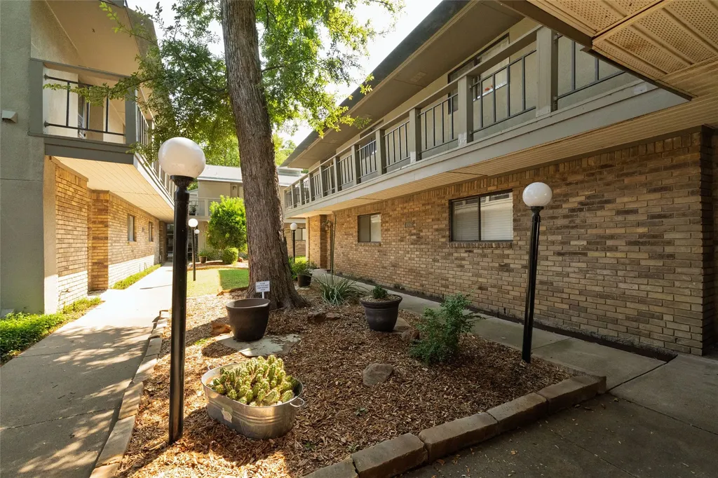 4920 Byers Avenue Fort Worth TX 76107