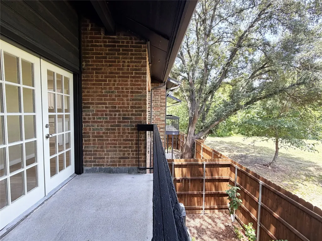 7525 Holly Hill Drive Dallas TX 75231