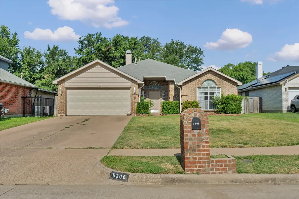 5206 Rio Court Arlington TX 76017