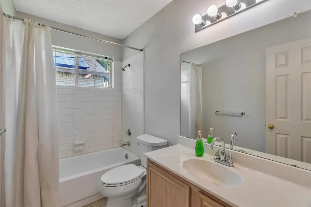 5206 Rio Court Arlington TX 76017