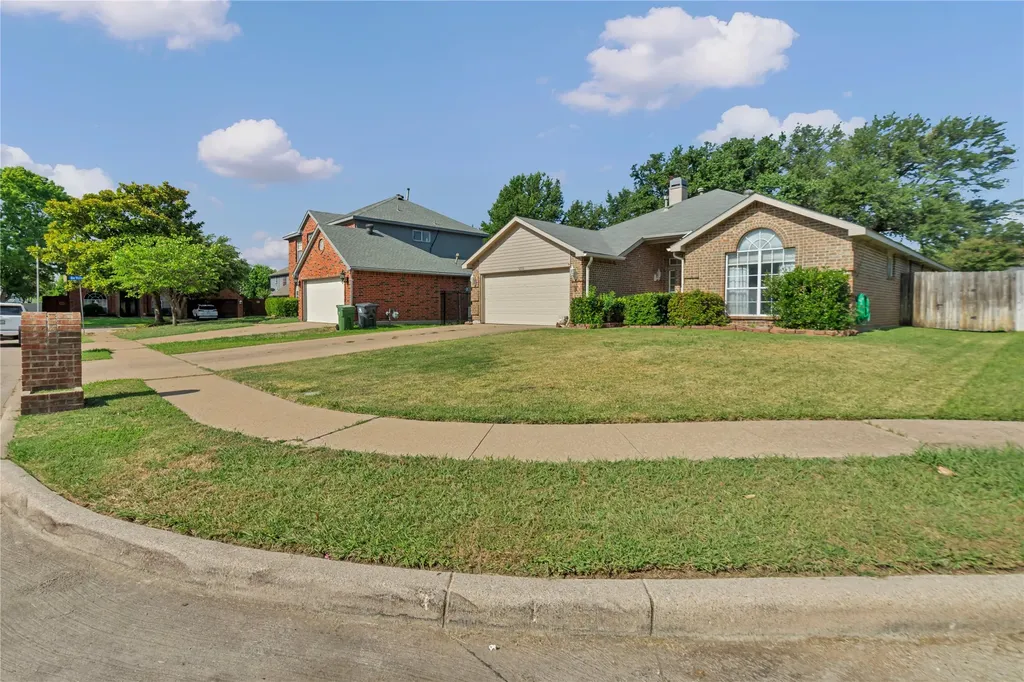 5206 Rio Court Arlington TX 76017