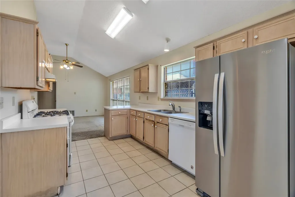 5206 Rio Court Arlington TX 76017