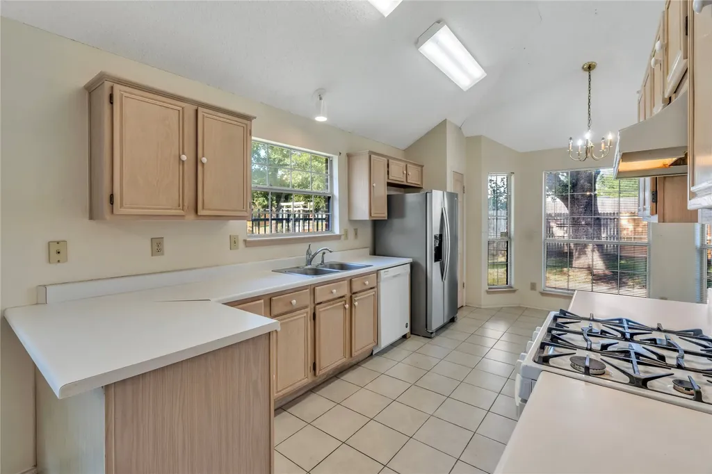 5206 Rio Court Arlington TX 76017