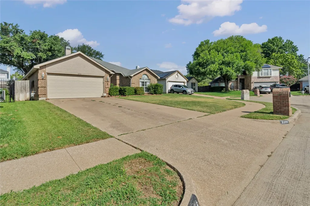 5206 Rio Court Arlington TX 76017