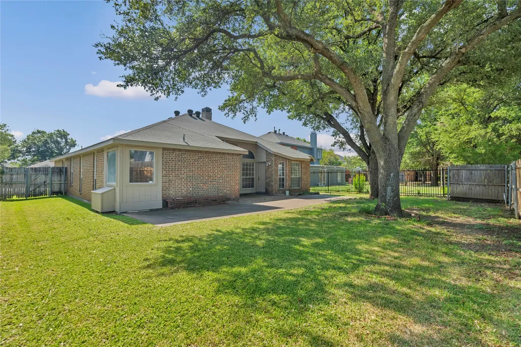 5206 Rio Court Arlington TX 76017