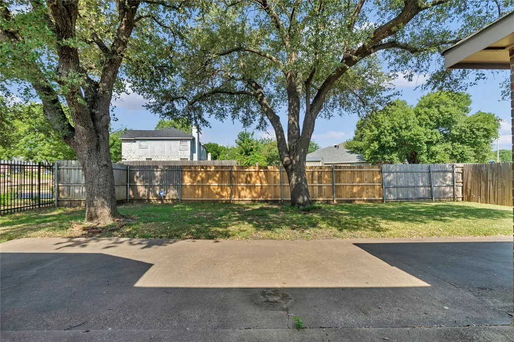 5206 Rio Court Arlington TX 76017