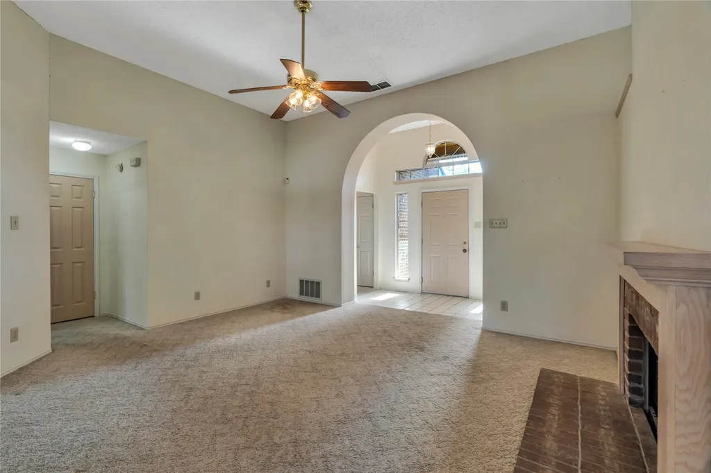 5206 Rio Court Arlington TX 76017