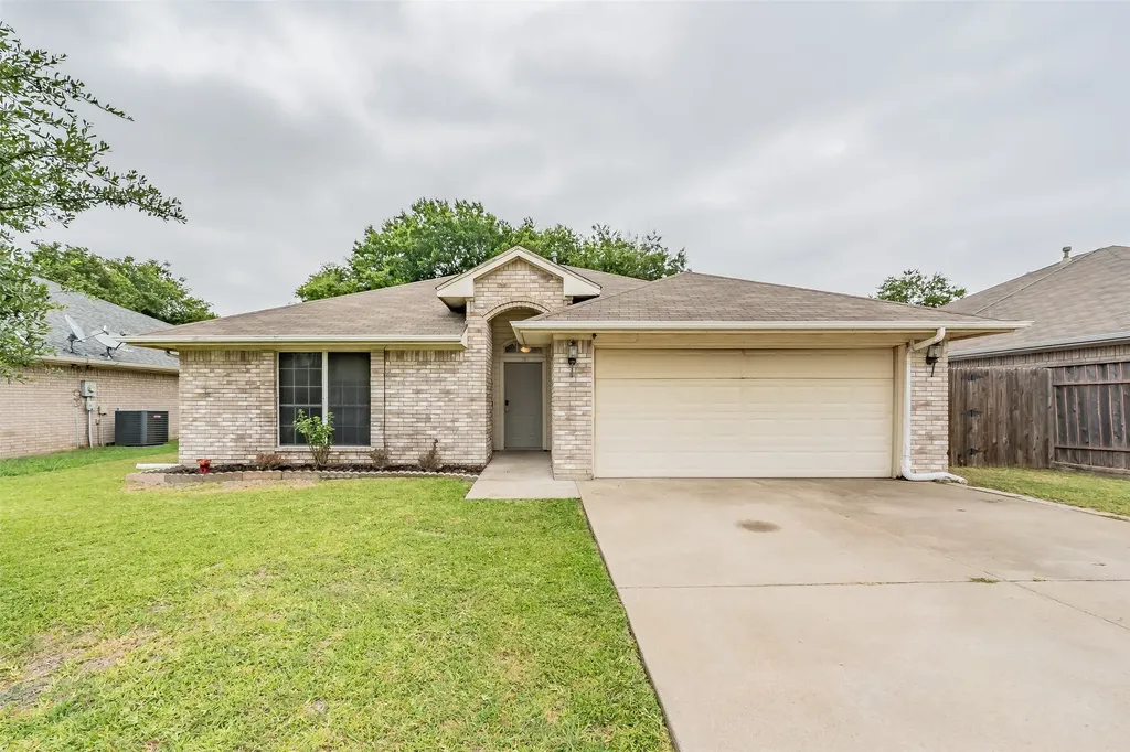 137 Roberts Drive Saginaw TX 76179