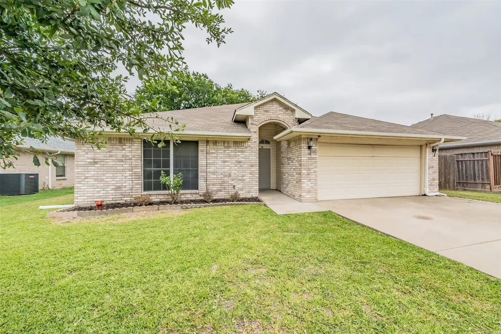 137 Roberts Drive Saginaw TX 76179
