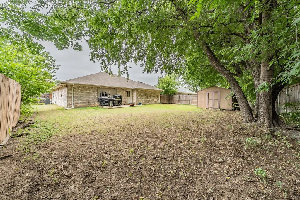 137 Roberts Drive Saginaw TX 76179