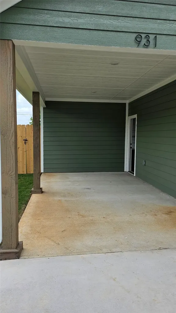 931 West Elm Street Denison TX 75020