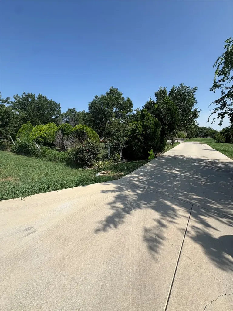 22598 Arapaho Road Justin TX 76247