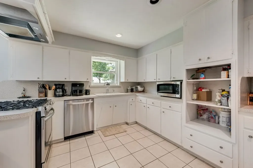 9619 Liptonshire Drive Dallas TX 75238