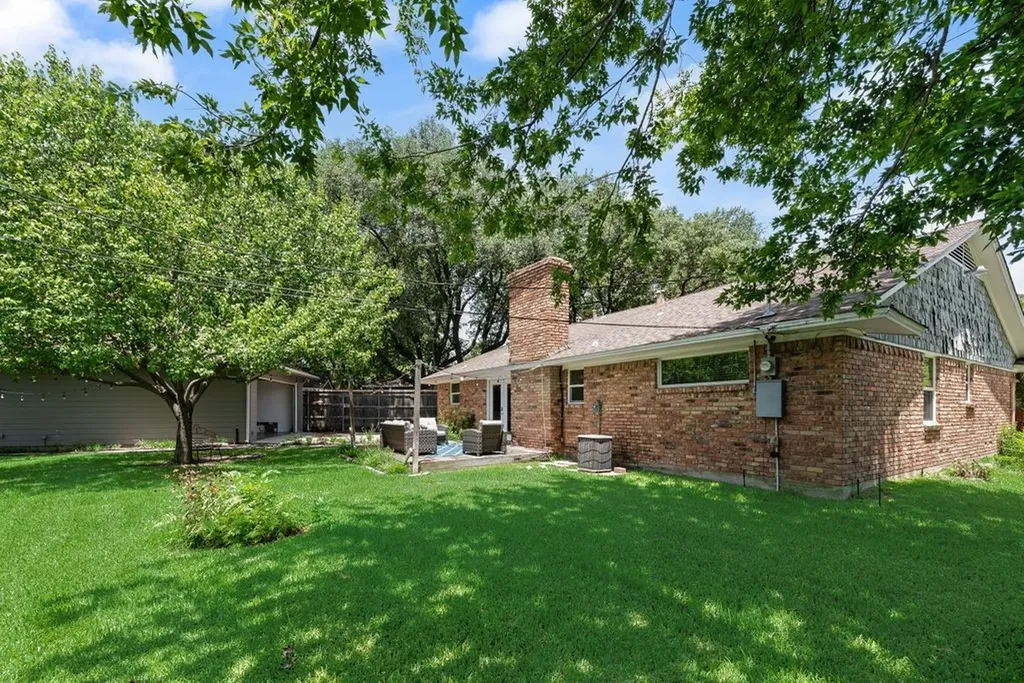 9619 Liptonshire Drive Dallas TX 75238