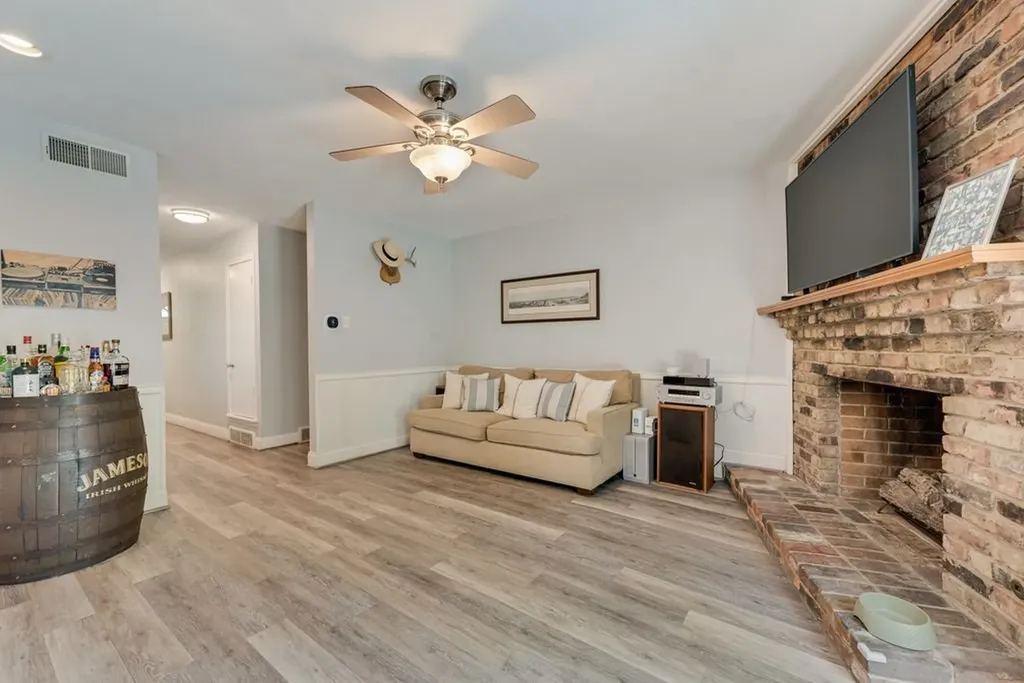 9619 Liptonshire Drive Dallas TX 75238