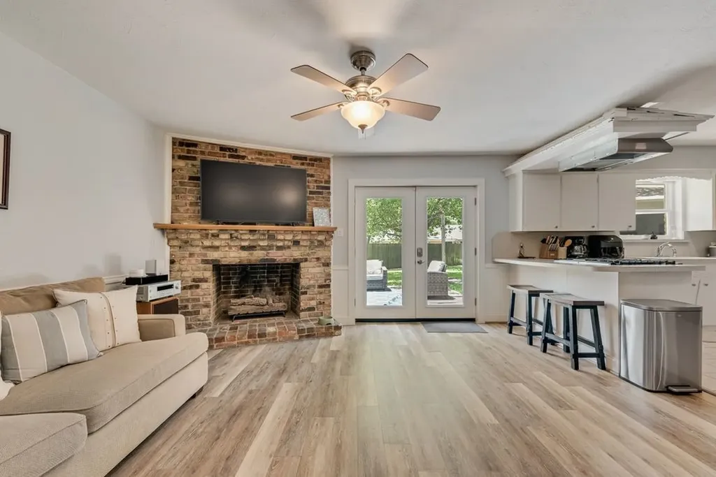 9619 Liptonshire Drive Dallas TX 75238