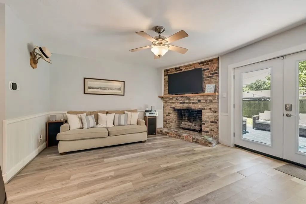 9619 Liptonshire Drive Dallas TX 75238