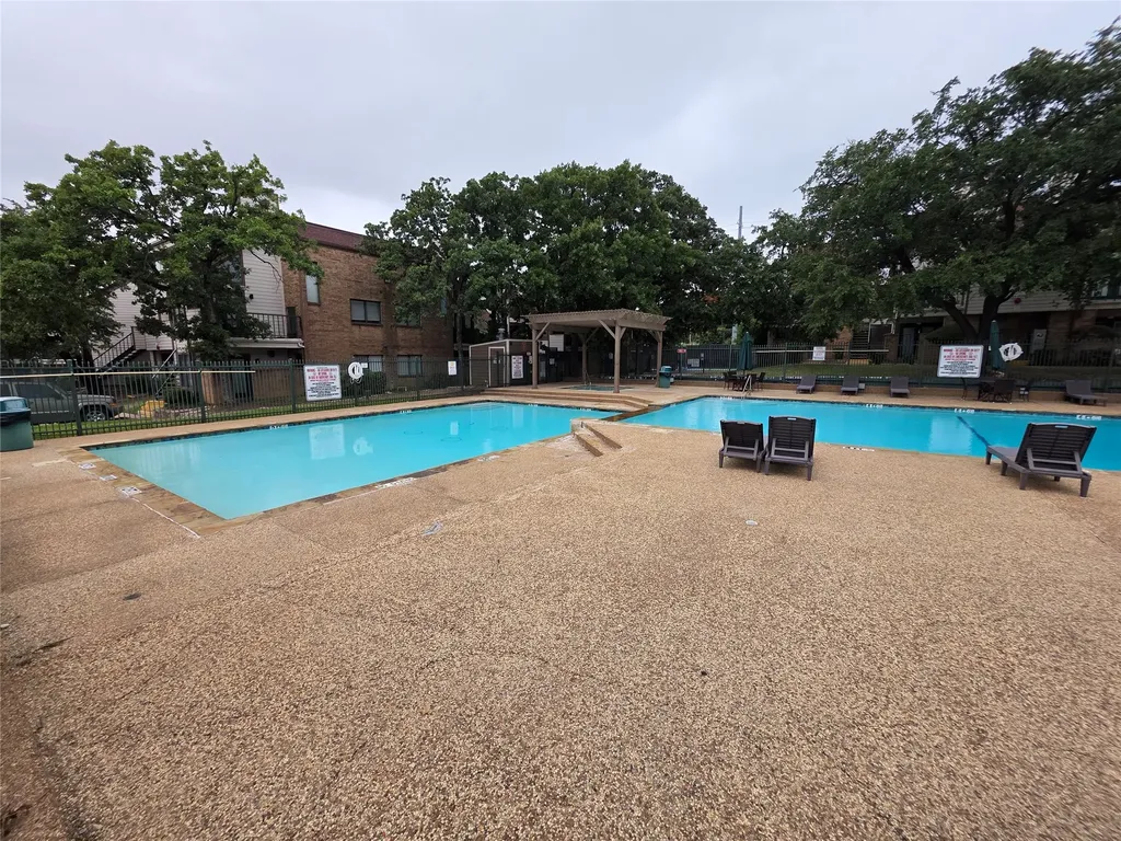 2300 Balsam Drive Arlington TX 76006