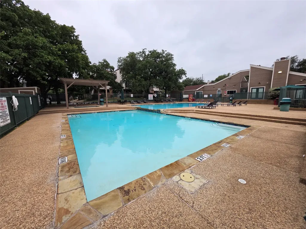 2300 Balsam Drive Arlington TX 76006