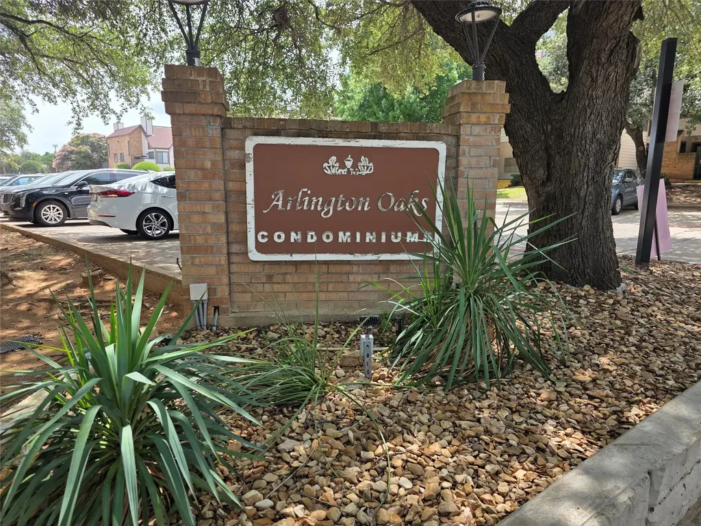 2300 Balsam Drive Arlington TX 76006