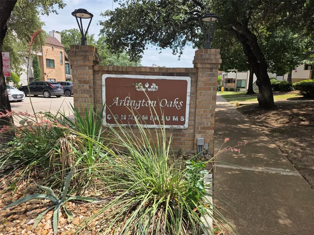 2300 Balsam Drive Arlington TX 76006