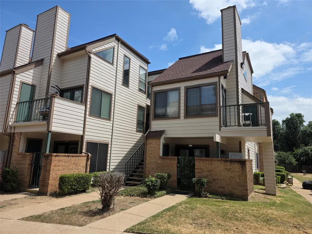 2300 Balsam Drive Arlington TX 76006