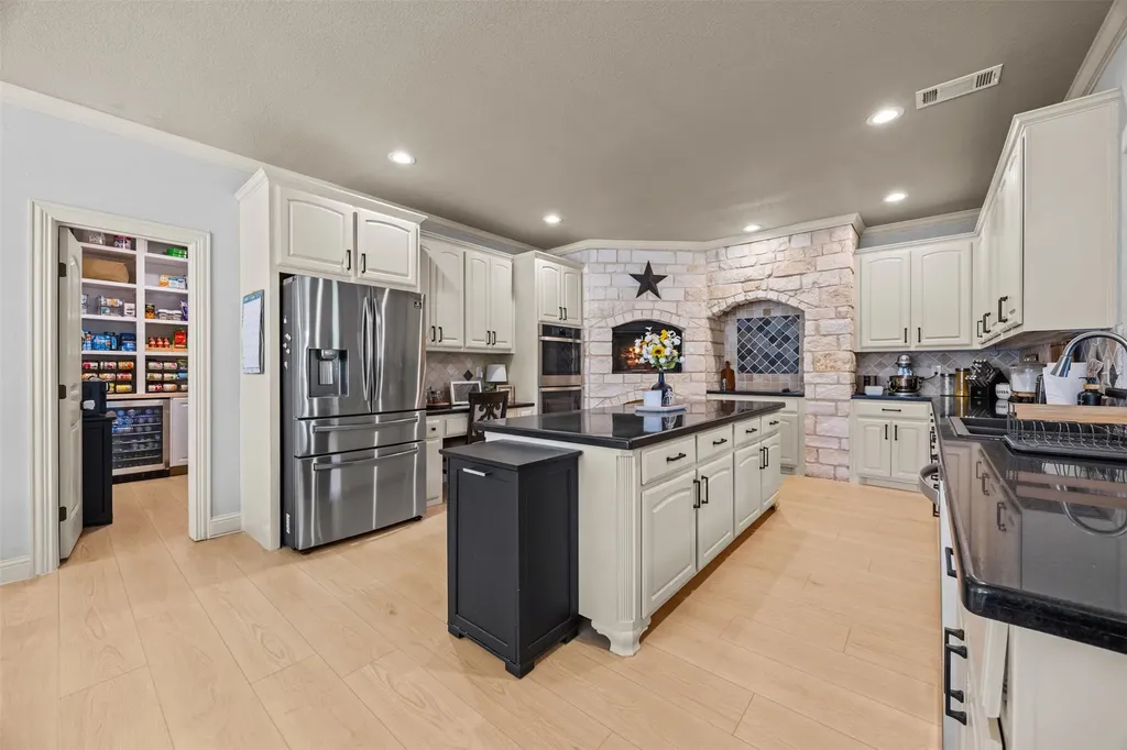 3175 Collins Road Burleson TX 76028