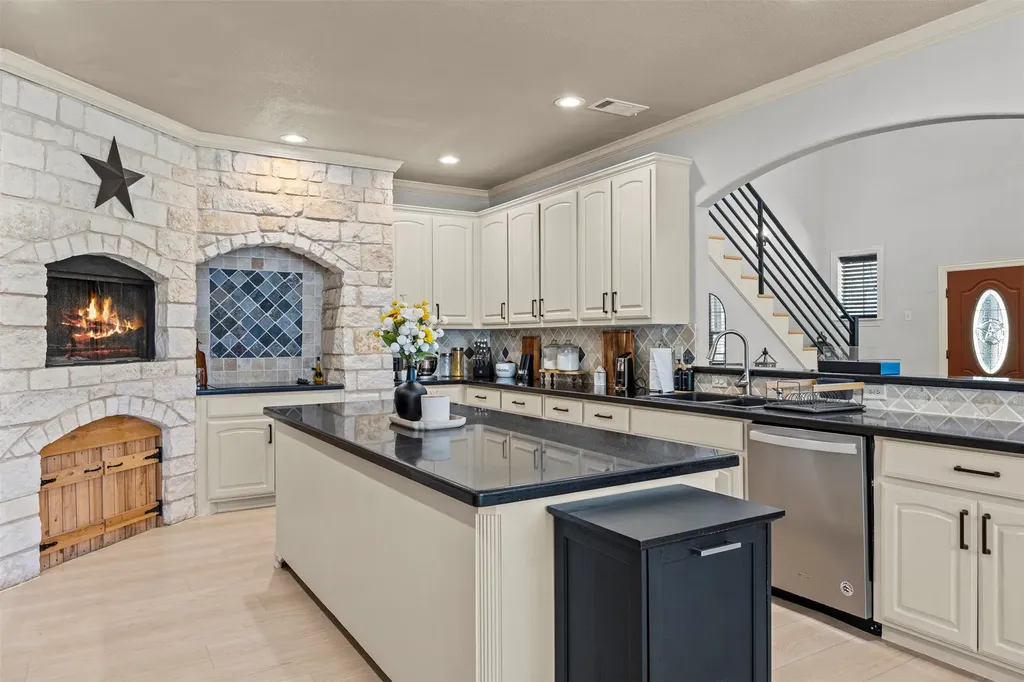 3175 Collins Road Burleson TX 76028