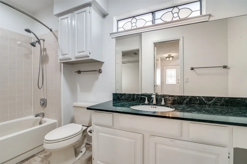 17018 Planters Row Addison TX 75001