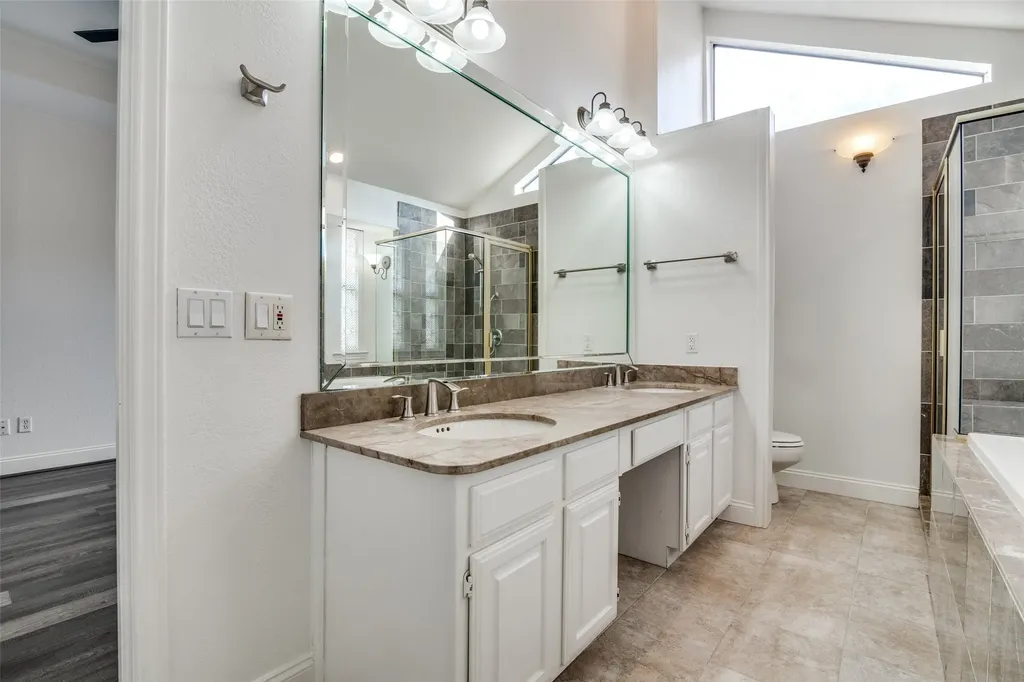 17018 Planters Row Addison TX 75001