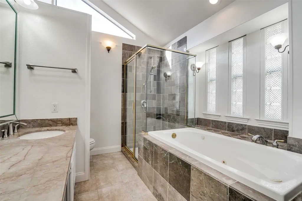 17018 Planters Row Addison TX 75001