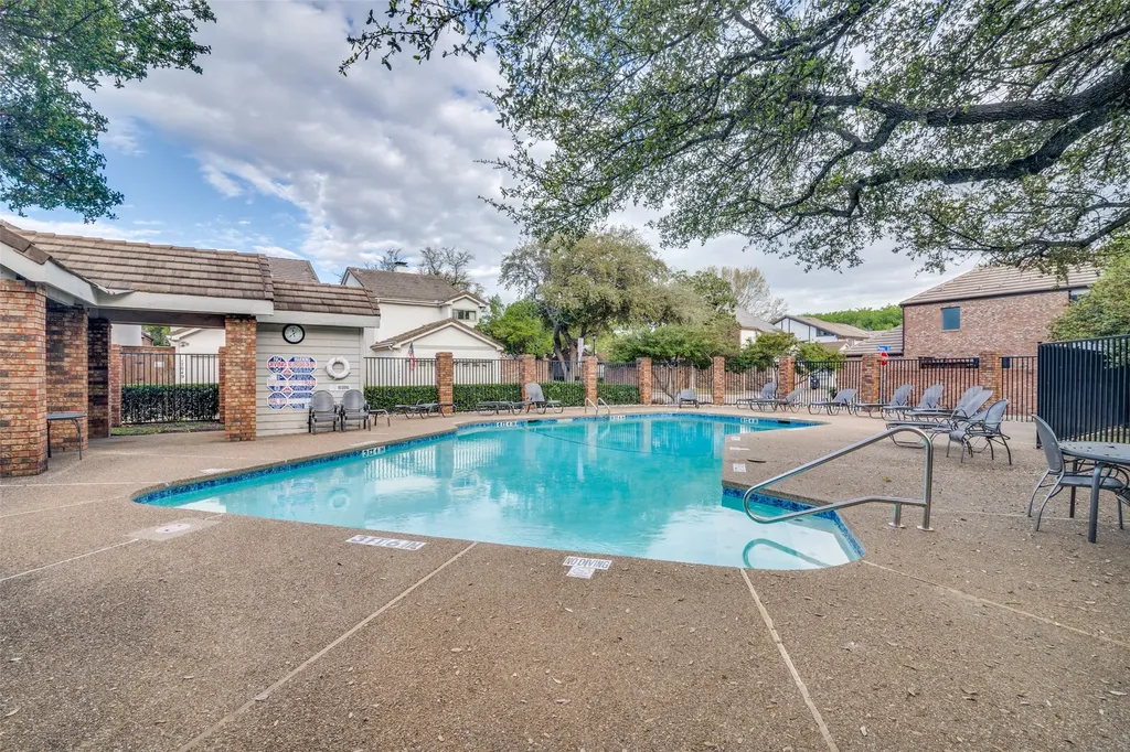 17018 Planters Row Addison TX 75001