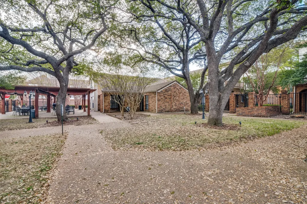 17018 Planters Row Addison TX 75001