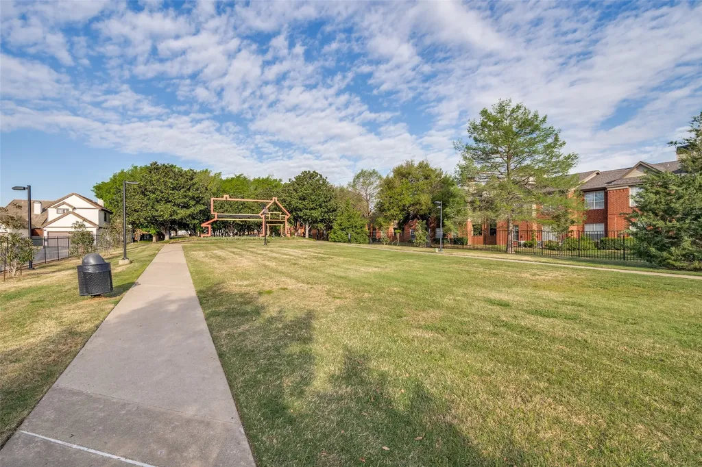 17018 Planters Row Addison TX 75001