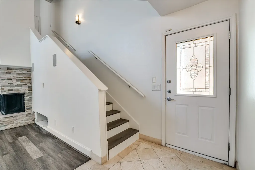17018 Planters Row Addison TX 75001