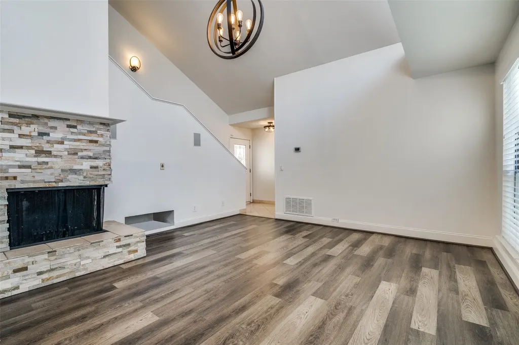 17018 Planters Row Addison TX 75001