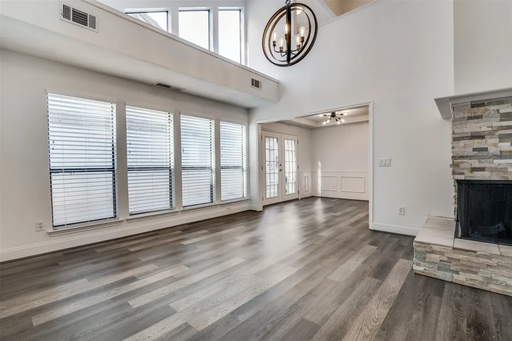 17018 Planters Row Addison TX 75001