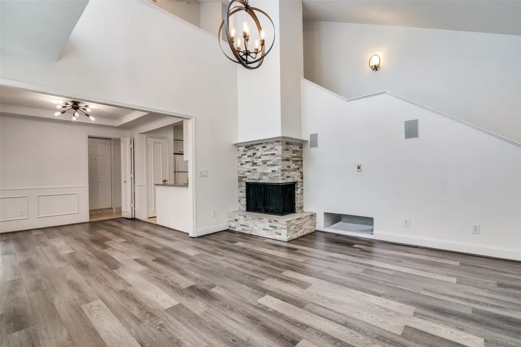 17018 Planters Row Addison TX 75001