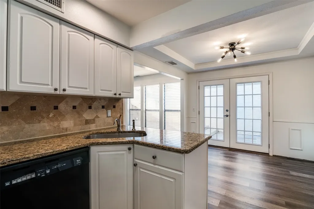 17018 Planters Row Addison TX 75001