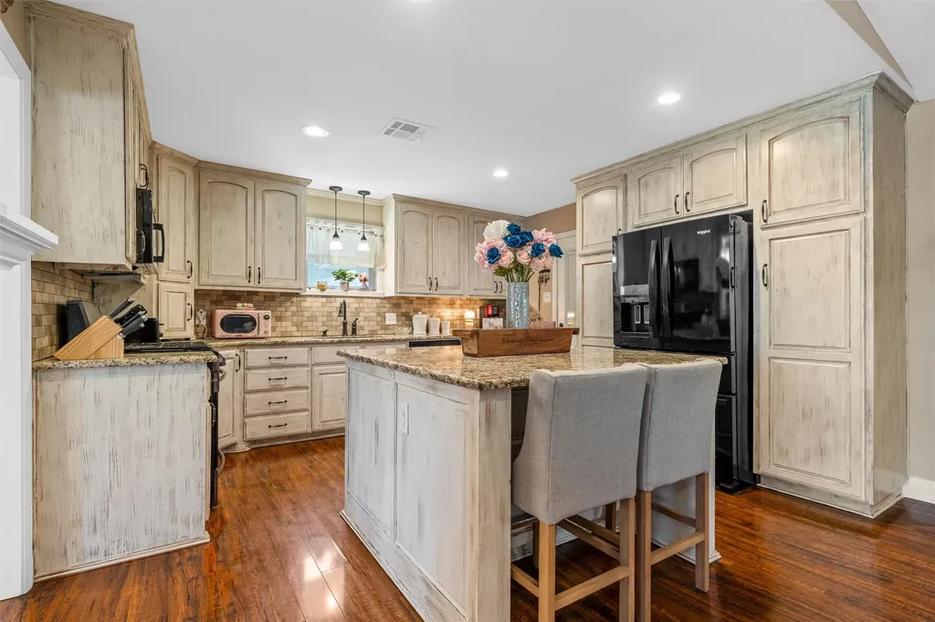 600 S Andrews Drive Robinson TX 76706
