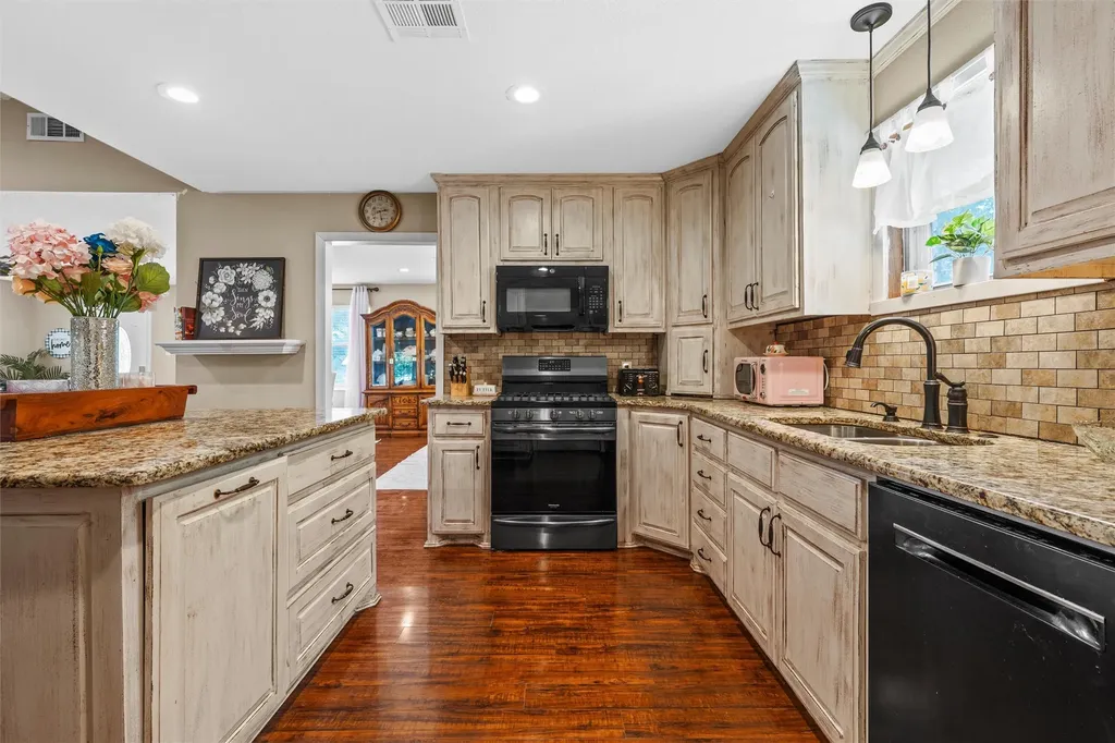 600 S Andrews Drive Robinson TX 76706